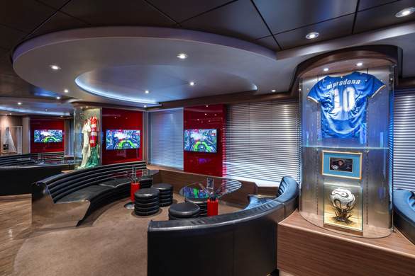 MSC Cruises MSC Fantasia Sports Bar - Credit - MSC Rights - Ivan Sarfatti 3.jpg